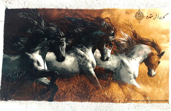 تابلو فرش سه اسب وحشی